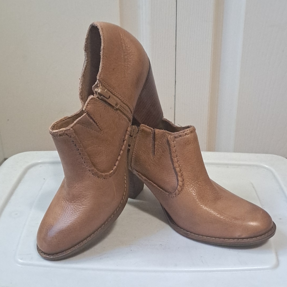 Jack Roger's "Kyle" leather ankle booties - western - cowboy - women's 6.5